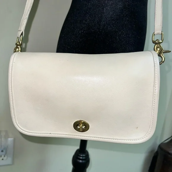 Vintage Coach Turnlock Leather Shoulder Bag – Cream/Bone – Classic 90s Style - Picture 1 of 6